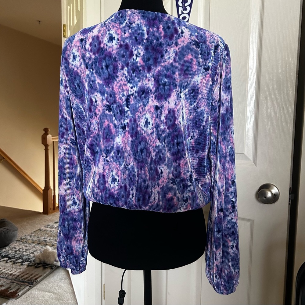 ASTR Pleated Surplice Long Sleeve Top NWOT - Picture 3 of 4